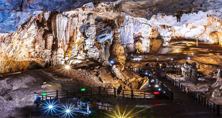 Tour Động Phong Nha đi từ Huế