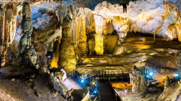 Tour Động Phong Nha đi từ Huế