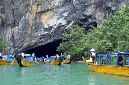 Tour Động Phong Nha đi từ Huế