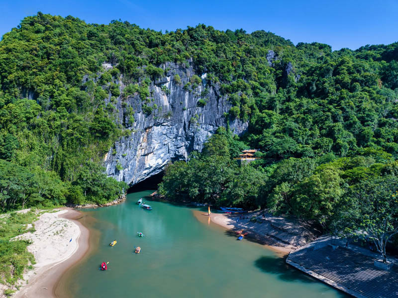 Tour Động Phong Nha đi từ Huế