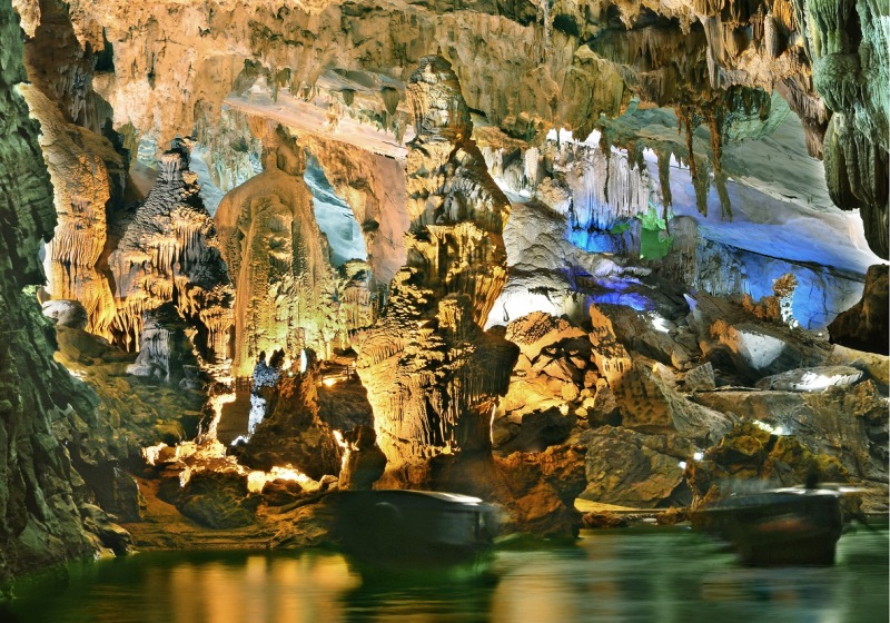 Tour Động Phong Nha đi từ Huế